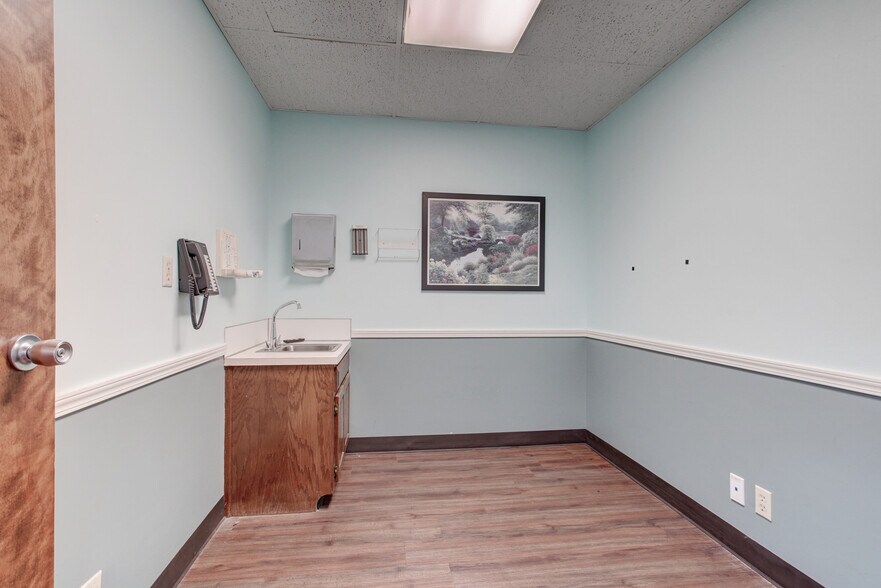 More Photos Of 3100 S Elm Pl, Broken Arrow Medical For Lease