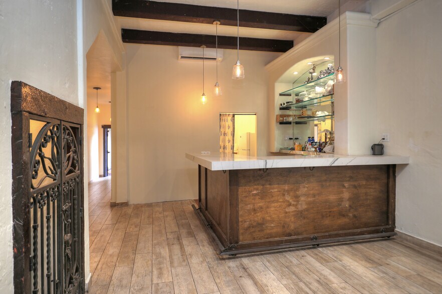 More Photos Of 532 State St, Santa Barbara Restaurant For Sale