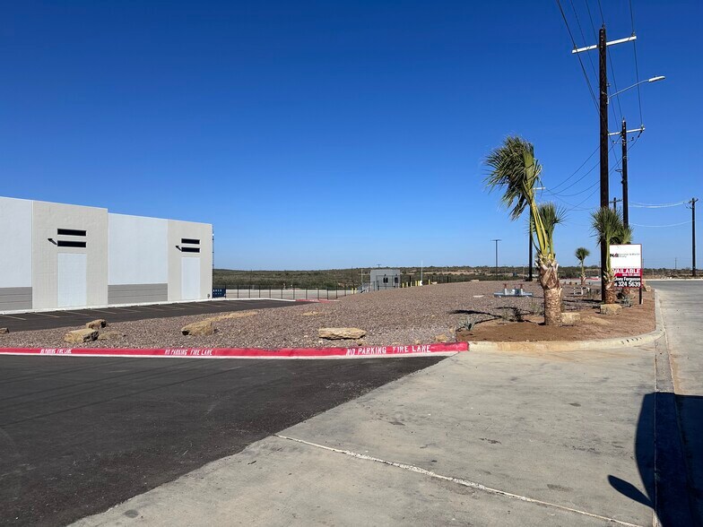 More Photos Of 19926 Kraus Lp, Laredo Distribution For Sale