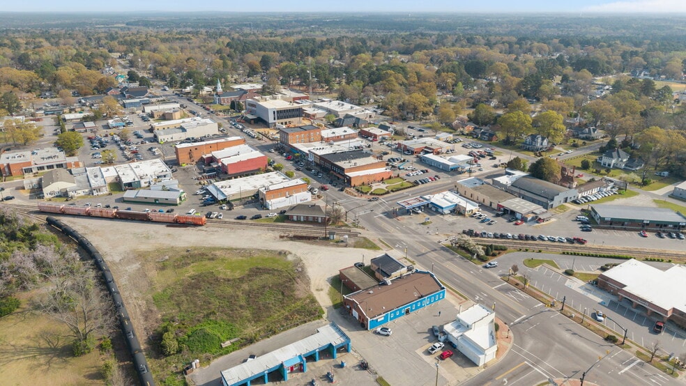 More Photos Of 402-406 Harris Ave, Raeford Storefront Retail Office For Sale