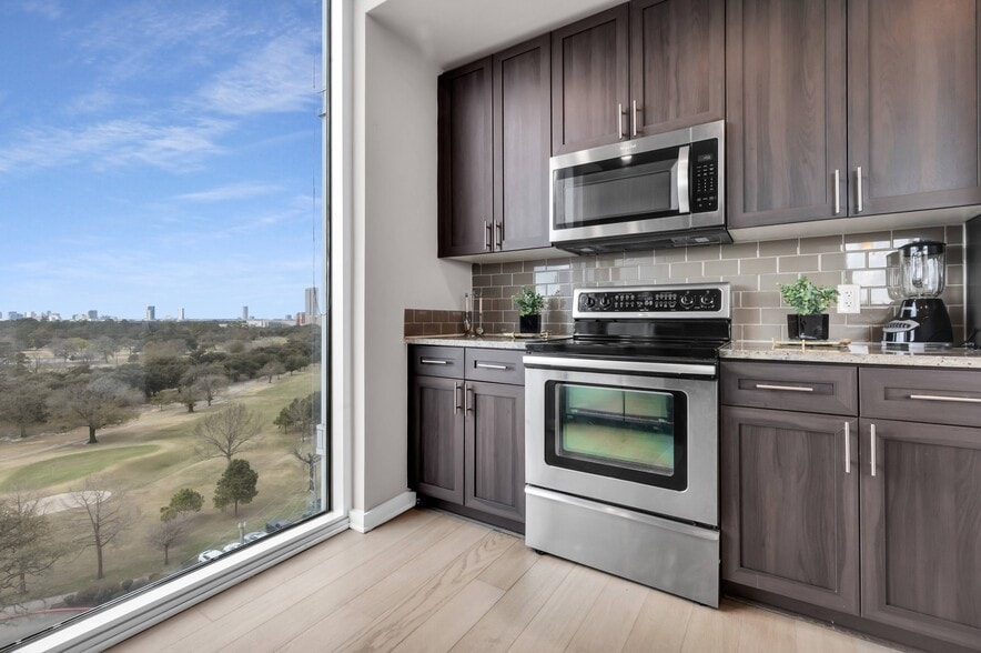More Photos Of 5927 Almeda Rd, Houston Apartments For Lease