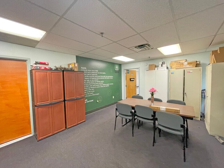 More Photos Of 673 Industrial Park Rd, Littleton Manufacturing For Sale