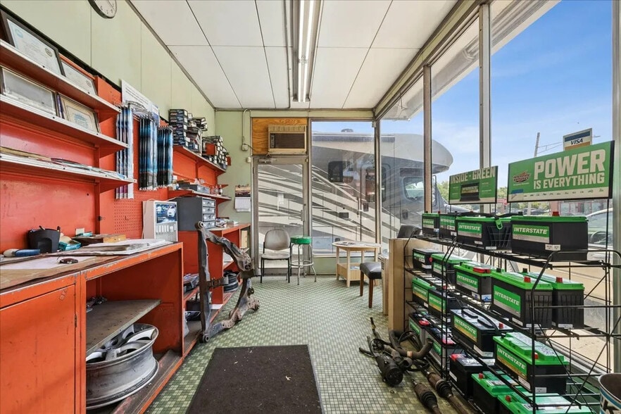 More Photos Of 1030 W Touhy Ave, Park Ridge Auto Repair For Sale