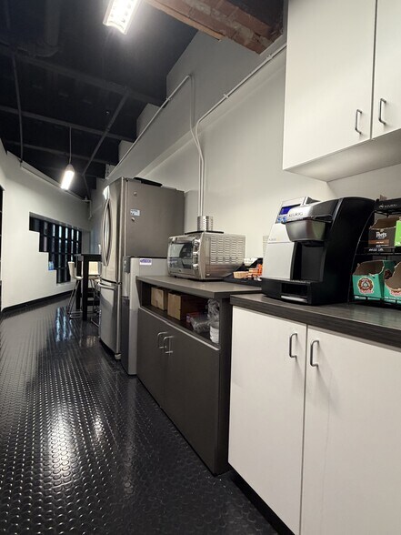 More Photos Of 441 N Varney St, Burbank Loft Creative Space For Lease
