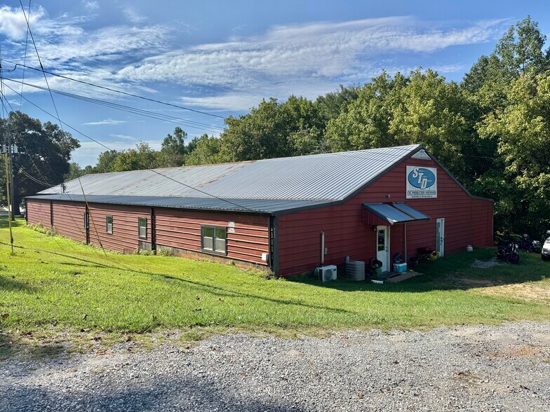 More Photos Of 10535 Highway 53 W, Talking Rock Service For Sale