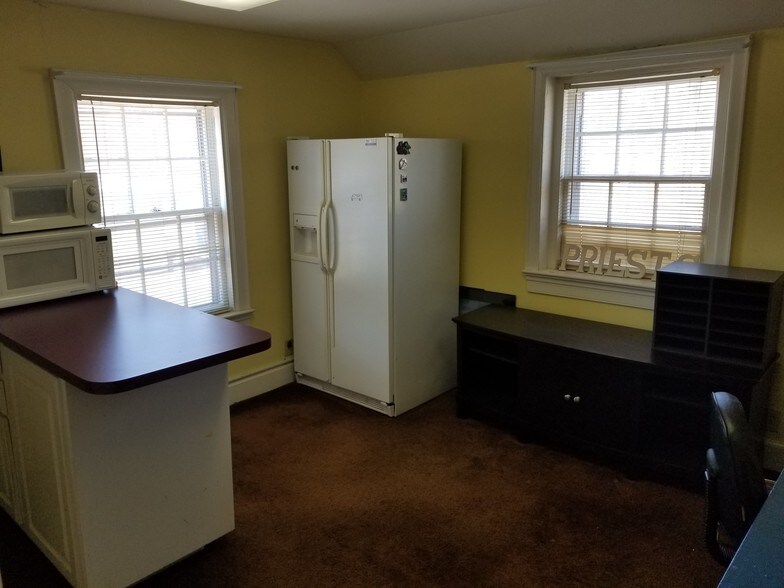 More Photos Of 1112 E Ash St, Goldsboro Office For Sale