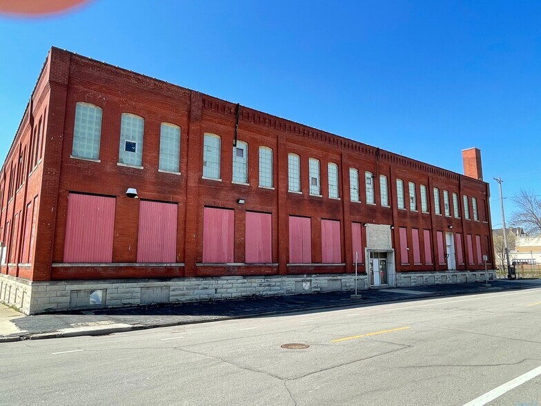 Primary Photo Of 1445 N 5th St, Milwaukee Warehouse For Lease