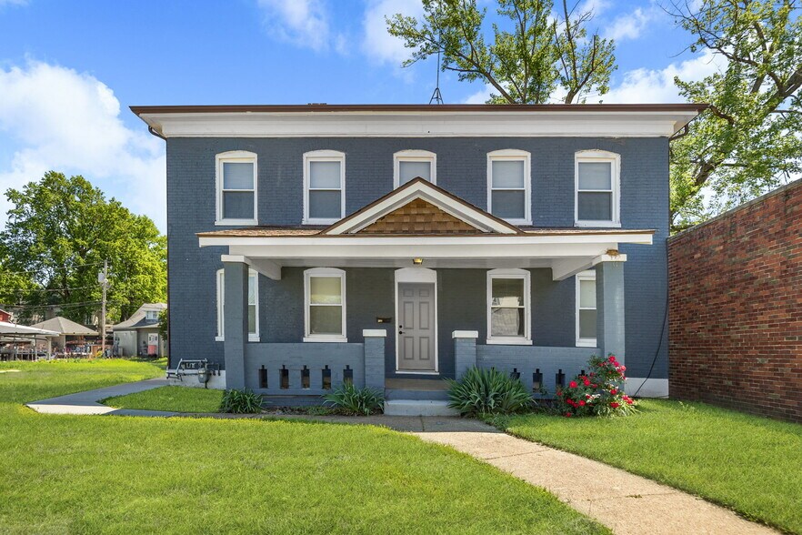 More Photos Of 302 N High St, Belleville Freestanding For Sale