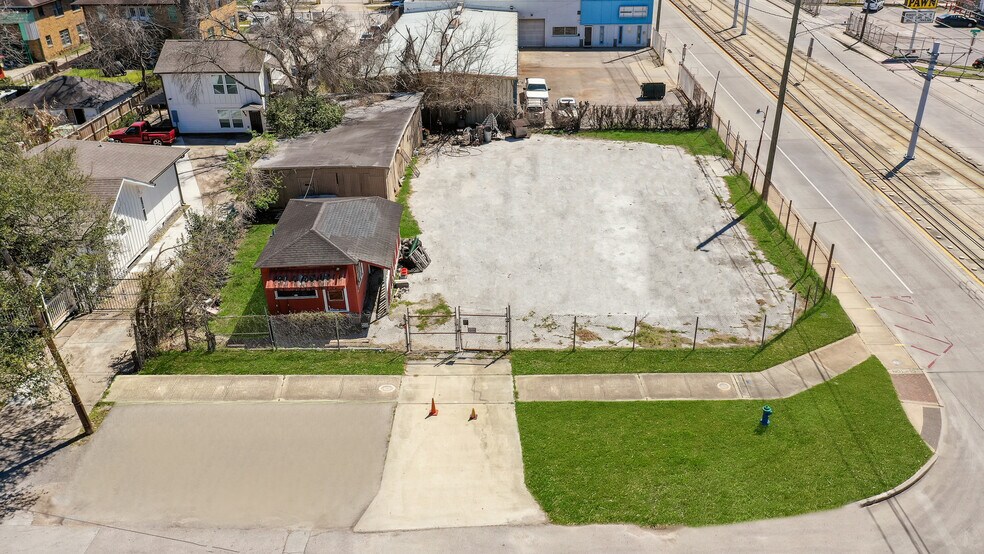 More Photos Of 5701 Harrisburg Blvd, Houston General Retail For Sale