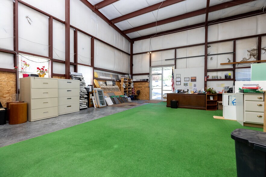More Photos Of 1050 W Innovation Dr, Kearney Warehouse For Sale