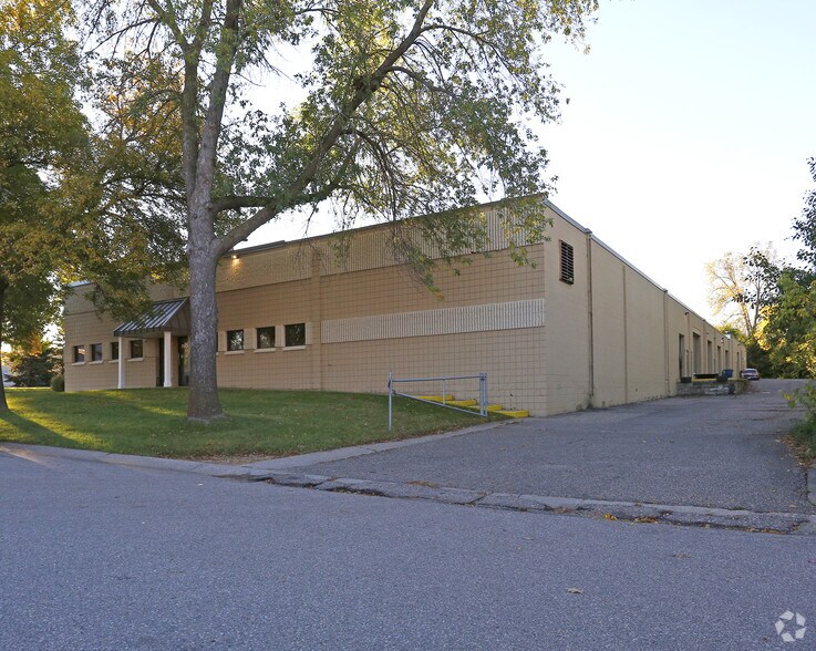 More Photos Of 7900-7928 Kerber Blvd, Chanhassen Flex For Lease