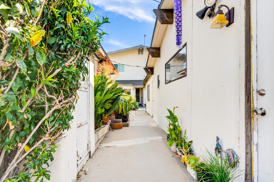 More Photos Of 15003 Larch Ave, Lawndale Apartments For Sale