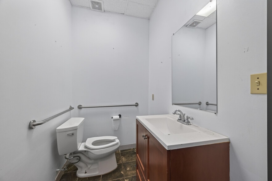More Photos Of 11419 Hall Rd, Houston Freestanding For Sale