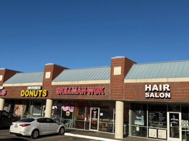 More Photos Of 565 W Oates Rd, Garland Freestanding For Sale