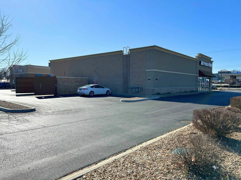 More Photos Of 2718 N Kansas Expy, Springfield General Retail For Lease