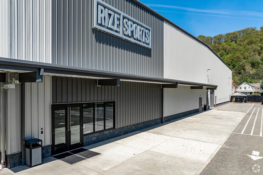 More Photos Of 1200 Brickworks, Leetsdale Warehouse For Lease