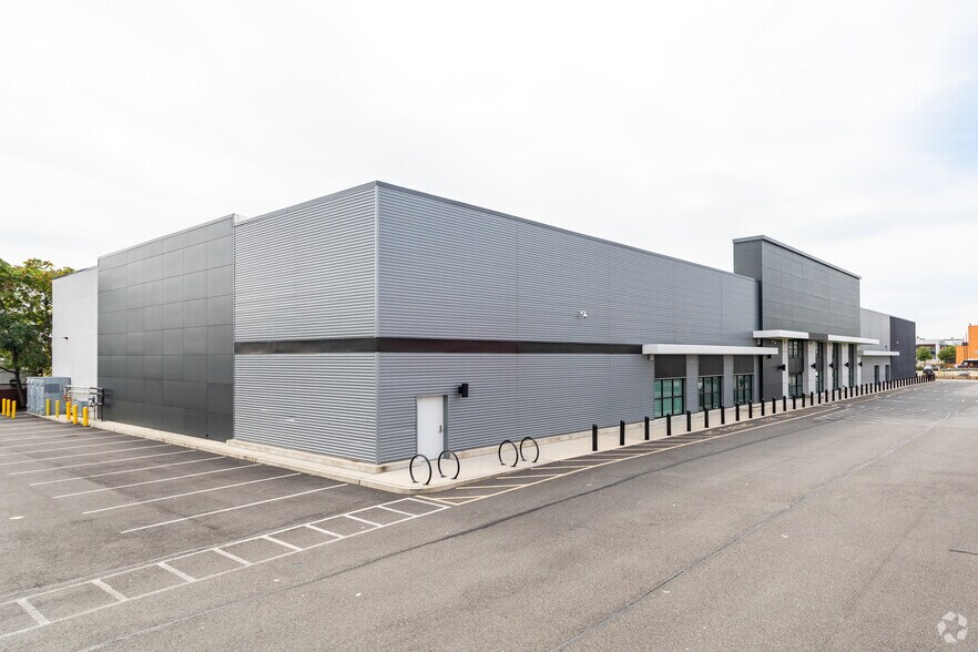More Photos Of 2530 Hylan Blvd, Staten Island Storefront Retail Office For Lease