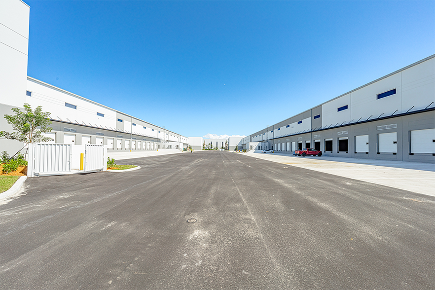 More Photos Of 311 Racetrack Loop, Pompano Beach Unknown For Lease