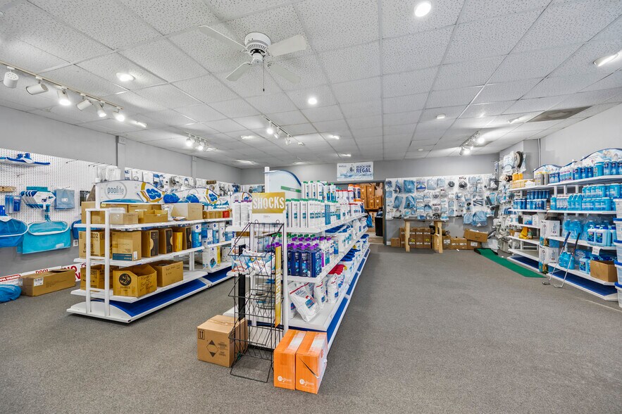 More Photos Of 111 Angela Dr, King General Retail For Sale
