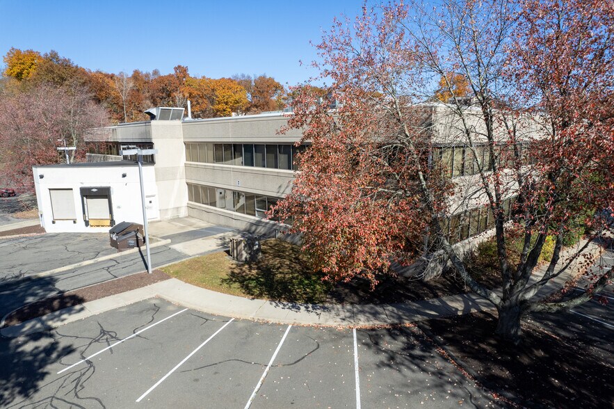 More Photos Of 1 Greenwich Pl, Shelton Medical For Lease