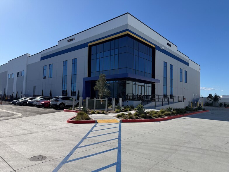 Primary Photo Of 16320 Raymer St, Van Nuys Warehouse For Lease