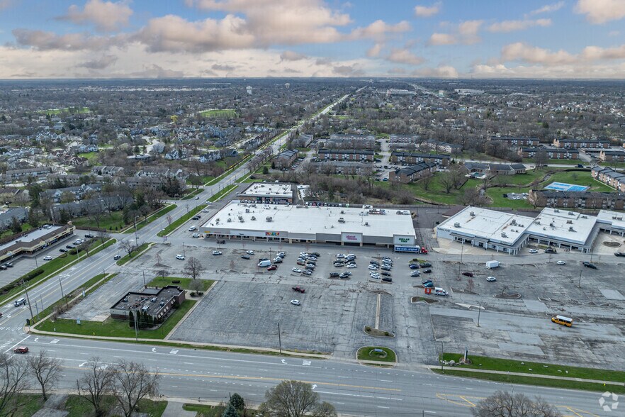 More Photos Of 2001-2153 63rd St, Downers Grove Storefront For Lease