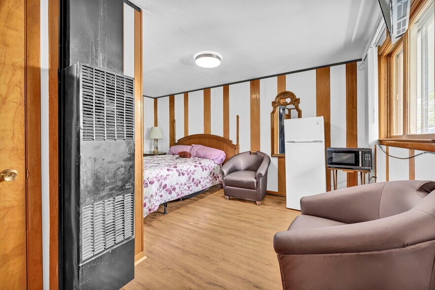 More Photos Of 44077 Oberlin Elyria Rd, Oberlin Hotel For Sale