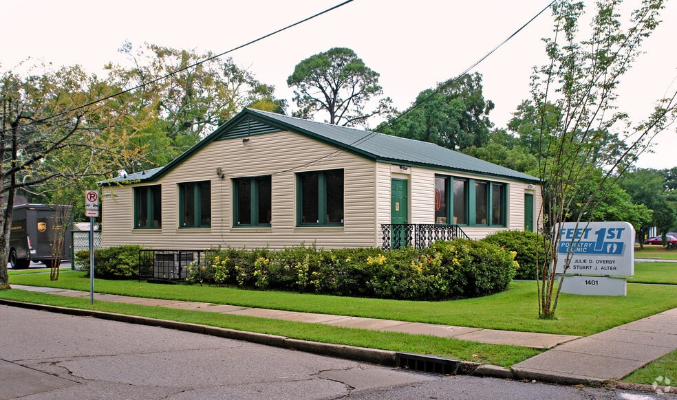 Primary Photo Of 1401 Spring Hill Ave, Mobile Medical For Sale