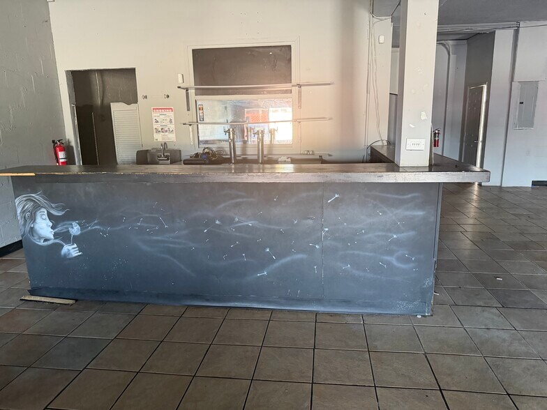 More Photos Of 6798 46th Ave N, Saint Petersburg General Retail For Lease
