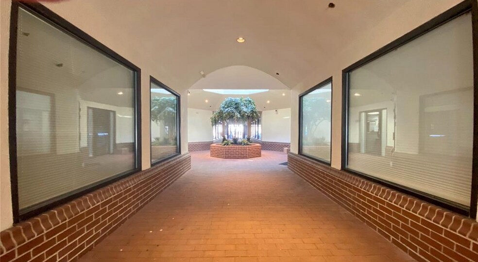 More Photos Of 99-111 South St, Oyster Bay Storefront Retail Office For Lease