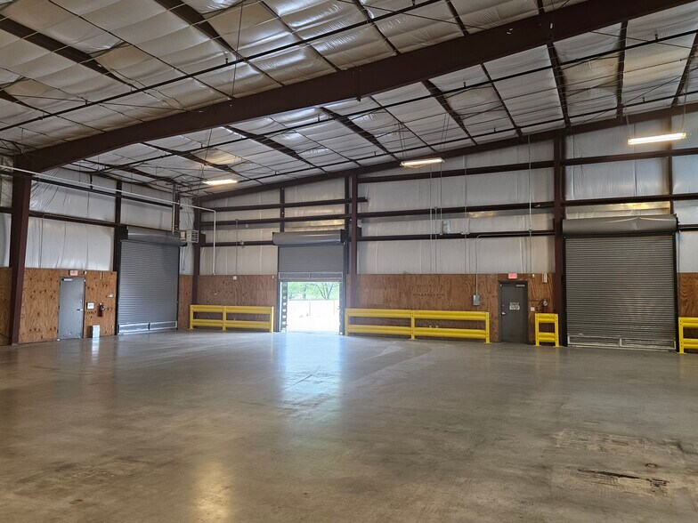 More Photos Of 1516 Ferguson Ln, Austin Light Distribution For Lease