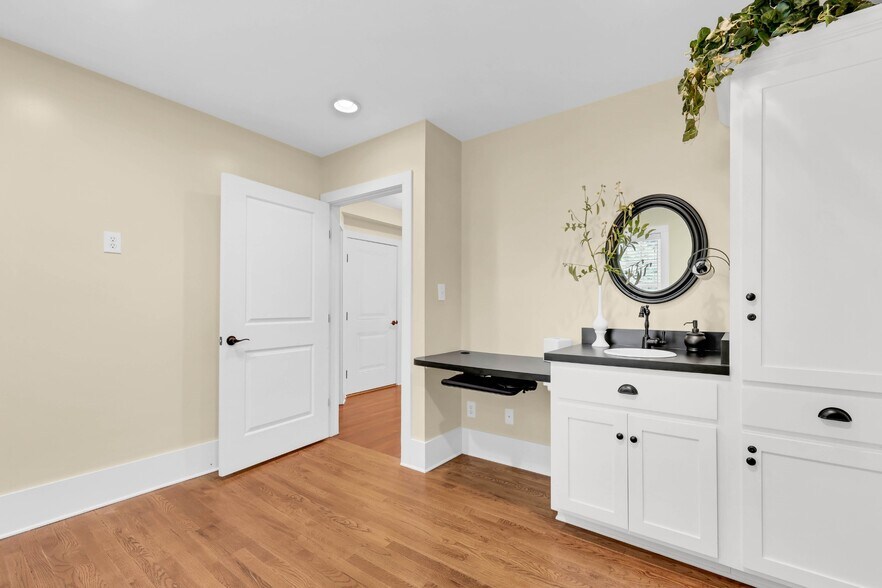 More Photos Of 451 Rossview Rd, Clarksville Office For Sale