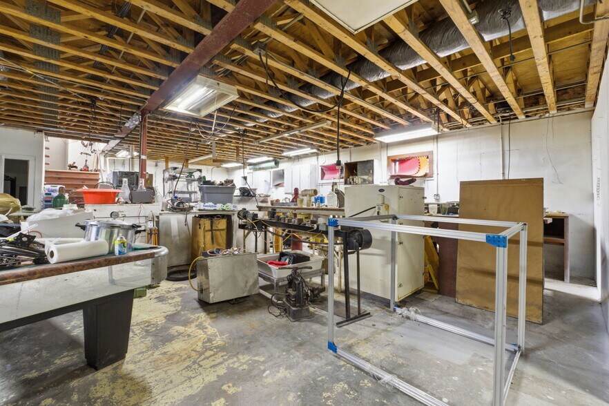 More Photos Of 2122 S Glenstone Ave, Springfield Freestanding For Sale