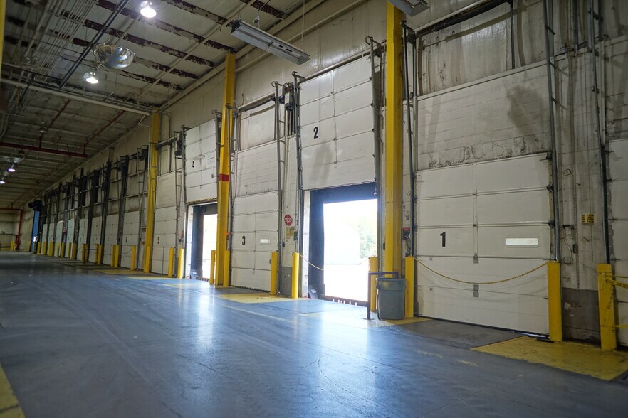 More Photos Of 850 Industrial Rd, Madisonville Manufacturing For Lease
