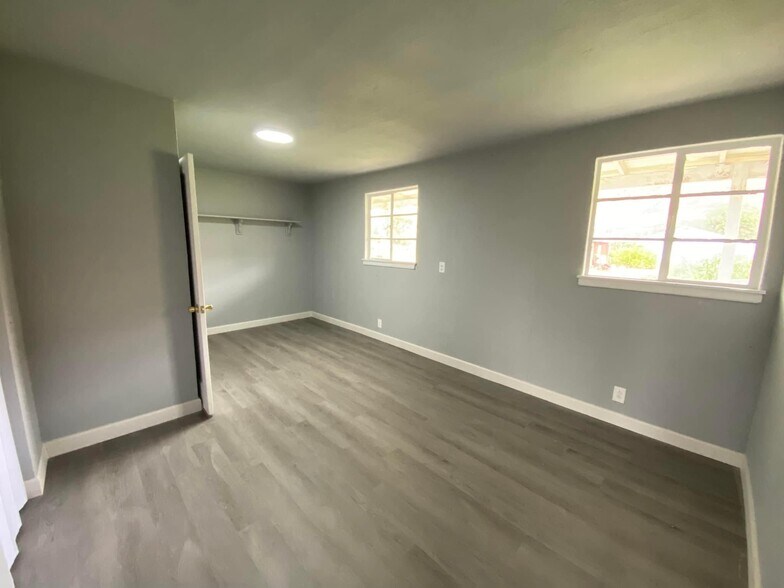 More Photos Of 616 Columbia Ave, Bridgeport Multifamily For Sale