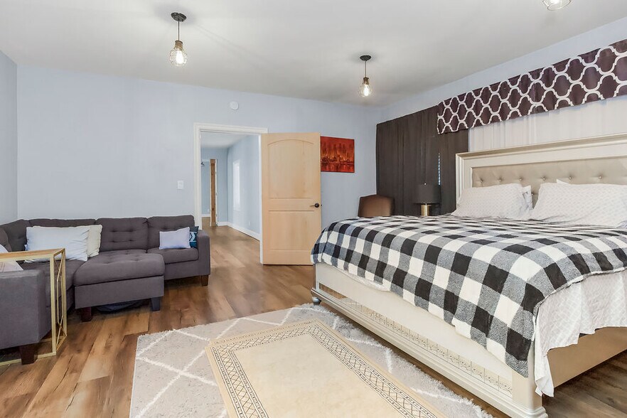 More Photos Of 1022 19th St, Kansas City Office Residential For Sale
