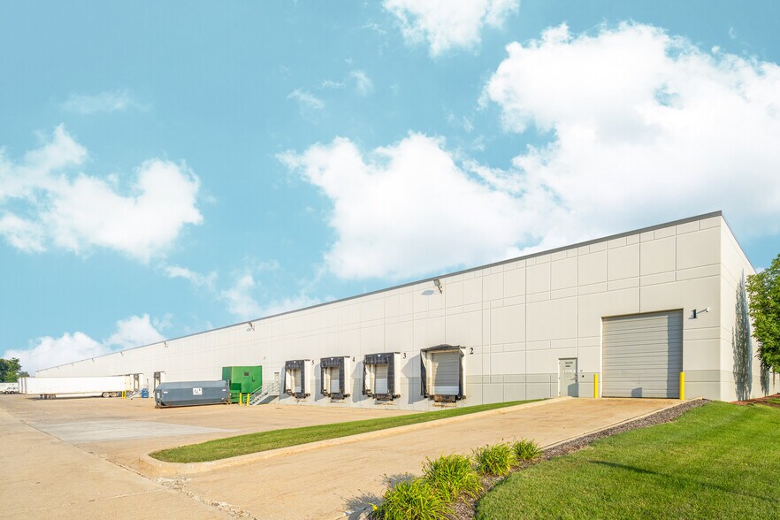 More Photos Of 3540-3630 Amhurst Pky, Waukegan Manufacturing For Lease