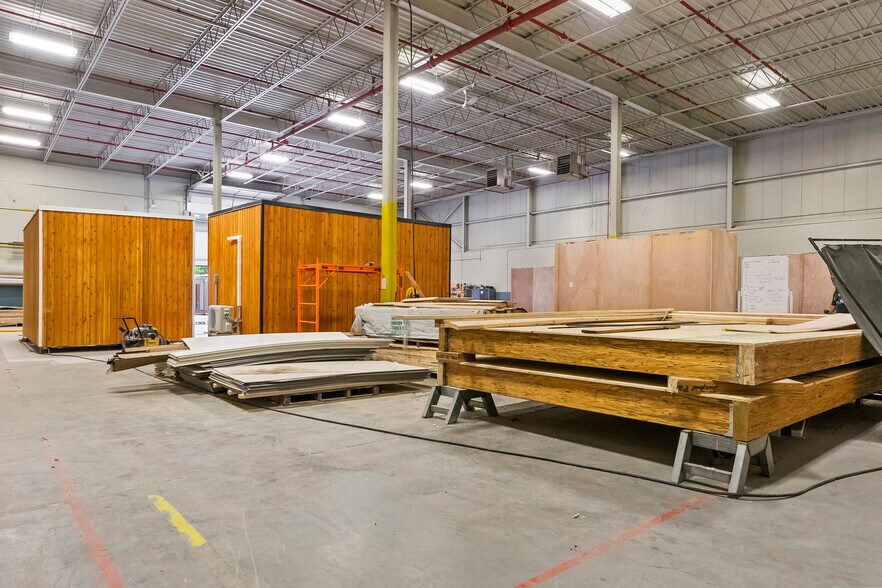 More Photos Of 47 Morton Av E, Brantford Warehouse For Lease