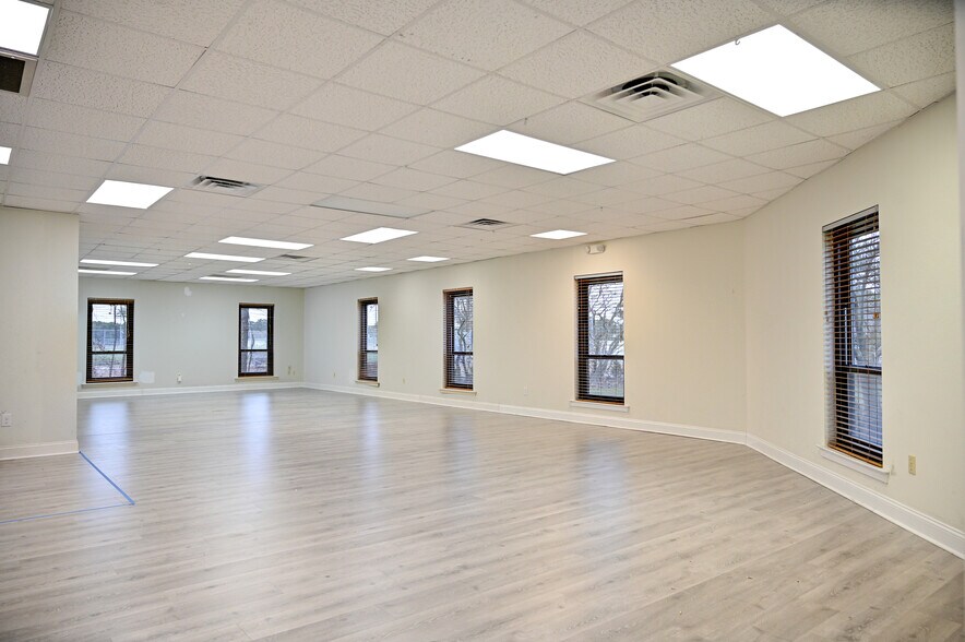 More Photos Of 317 Brick Blvd, Brick Office For Lease