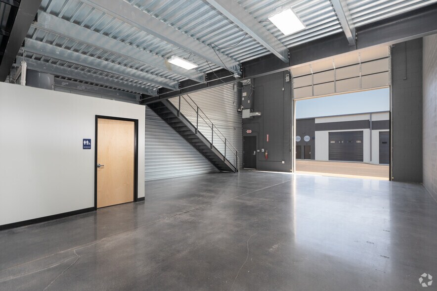 More Photos Of 4365 South Lee St, Buford Showroom For Lease