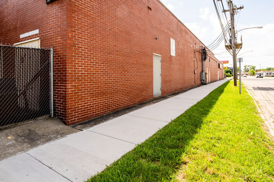 More Photos Of 410 N 2nd St, Niles General Retail For Sale