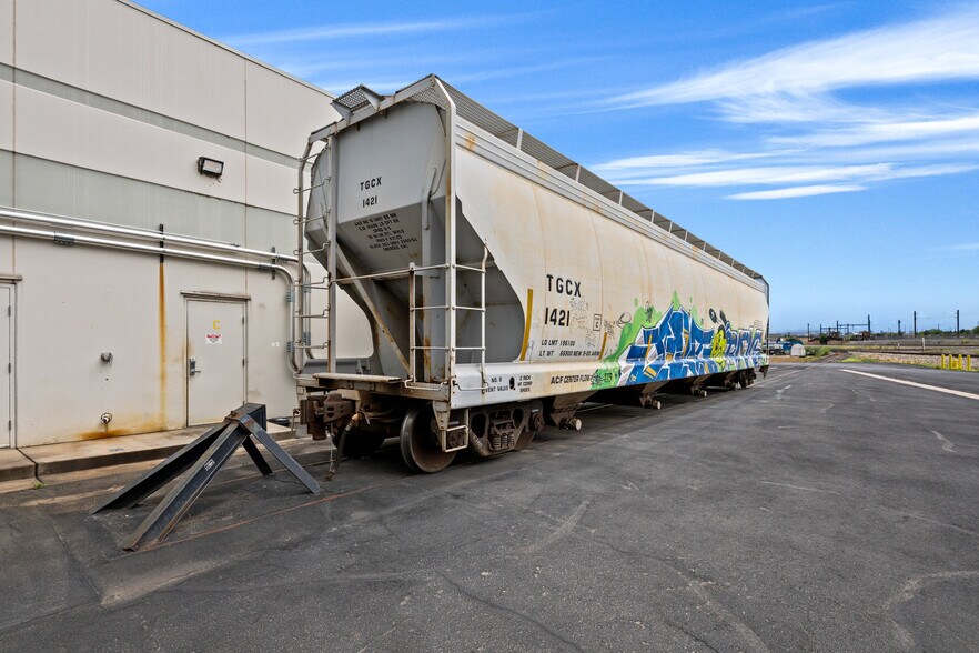 More Photos Of 5861 N Tennyson St, Arvada Warehouse For Lease