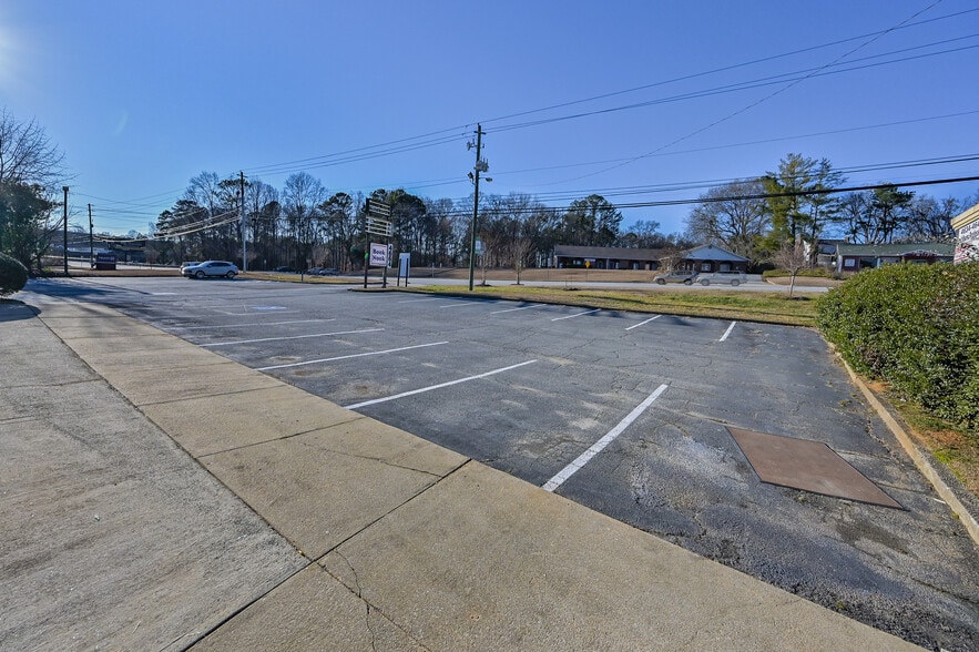 More Photos Of 4664 Lawrenceville Hwy NW, Lilburn Freestanding For Sale