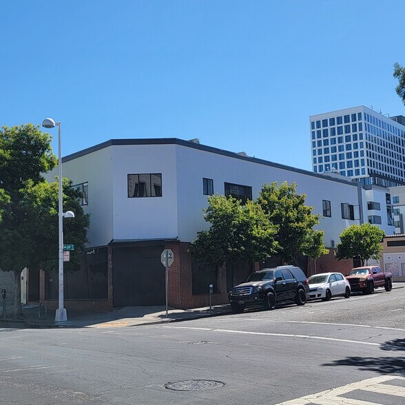 Primary Photo Of 2400 Broadway, Oakland General Retail For Lease