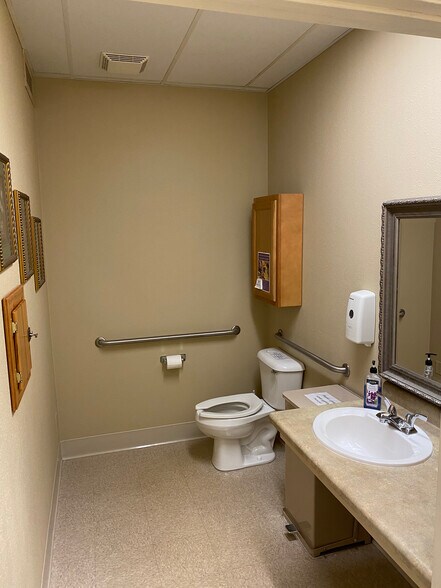 More Photos Of 526 W Wisconsin Ave, Appleton Medical For Lease