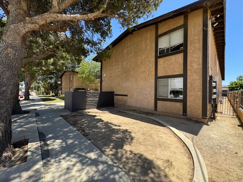 More Photos Of 518-524 E Avenue Q-12, Palmdale Apartments For Sale