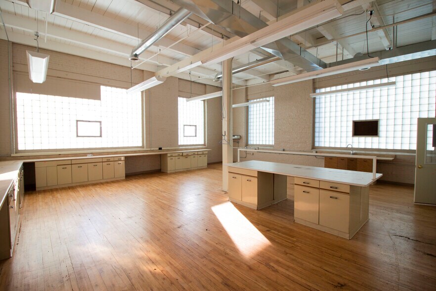 More Photos Of 126 Avenue C, Springfield Manufacturing For Sale
