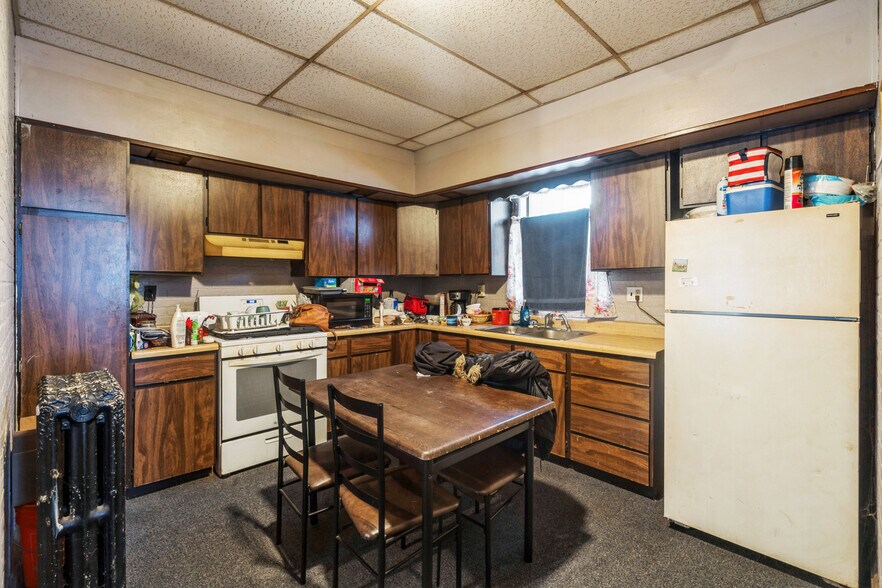 More Photos Of 557 6th Ave S, Clinton Apartments For Sale