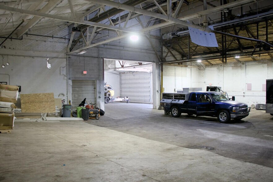 More Photos Of 737 W Cleveland Ave, Milwaukee Warehouse For Sale