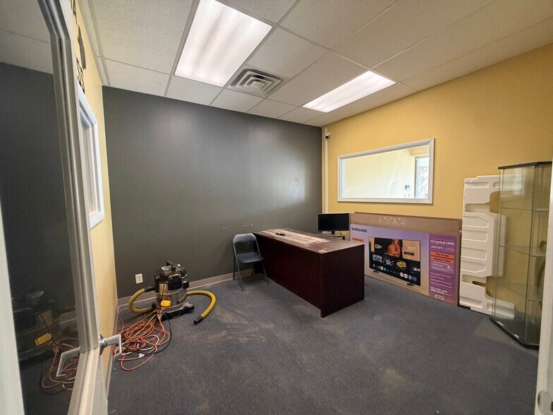 More Photos Of 5867-5873 Mayfield Rd, Mayfield Heights Storefront Retail Office For Lease